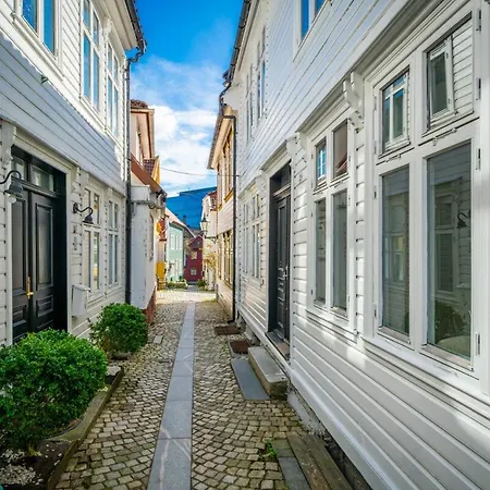 Style I Cozy Street I Easy Check In *