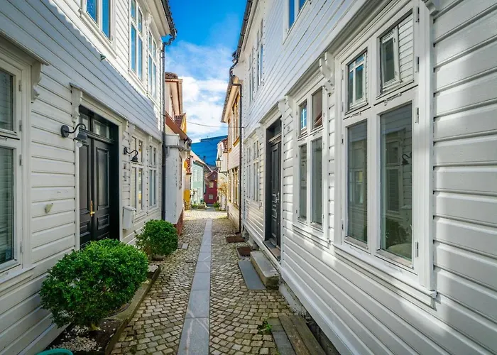 Style I Cozy Street I Easy Check In *